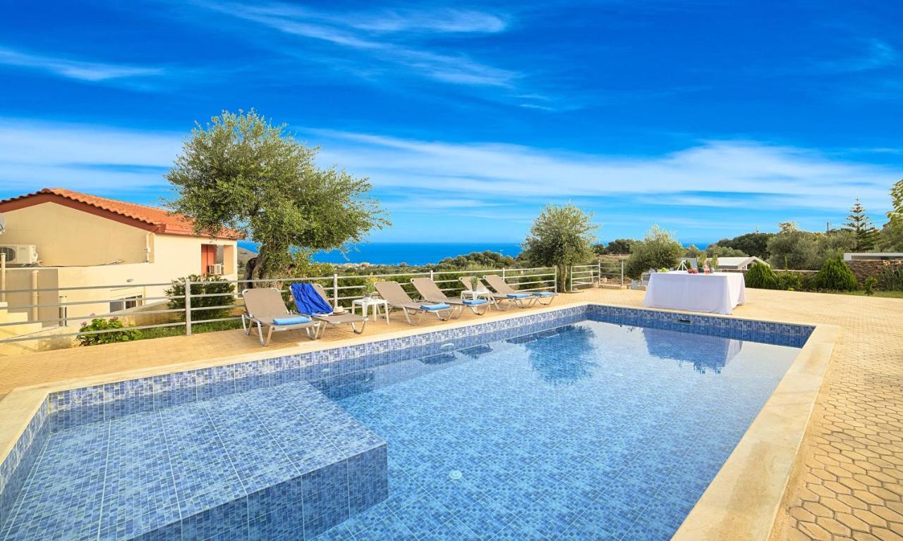 Aqua Blue Villas With Heated Pool Mathés Dış mekan fotoğraf