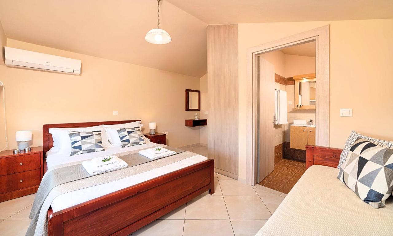 Aqua Blue Villas With Heated Pool Mathés Dış mekan fotoğraf