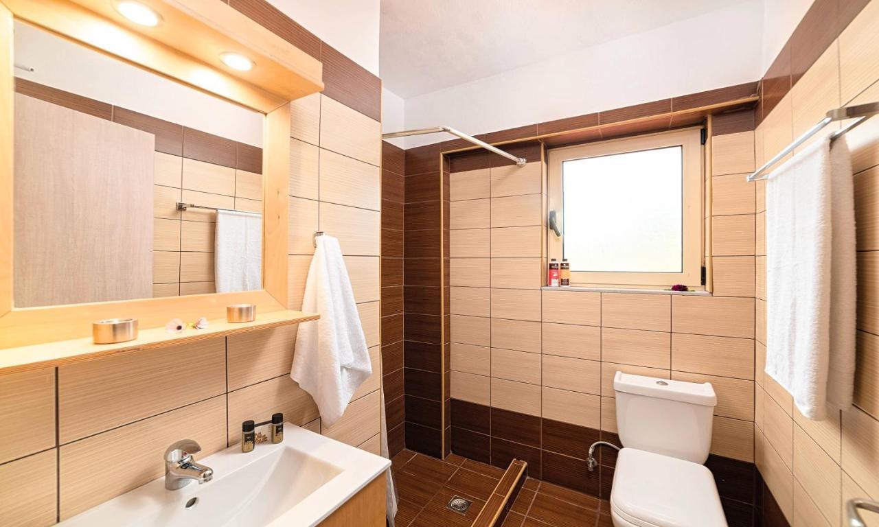 Aqua Blue Villas With Heated Pool Mathés Dış mekan fotoğraf